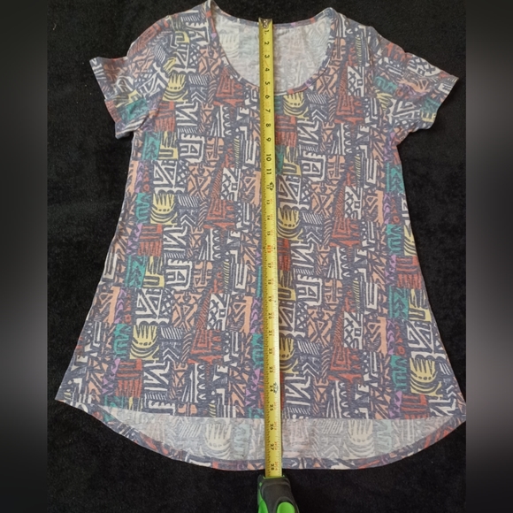 🤍 EUC LuLaRoe Artsy Print Multicolor Tunic Top Size M - Picture 4 of 5